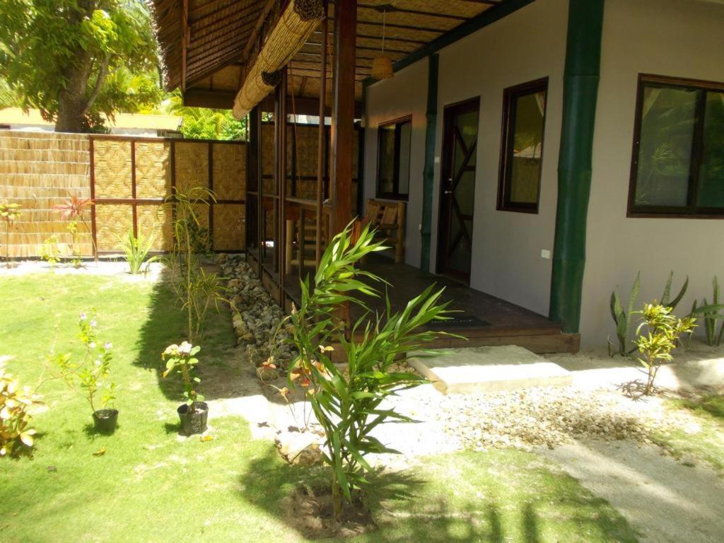 Suitetrails - Eddie`s Beach Resort Siargao