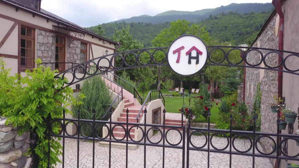 Takht House - Housity