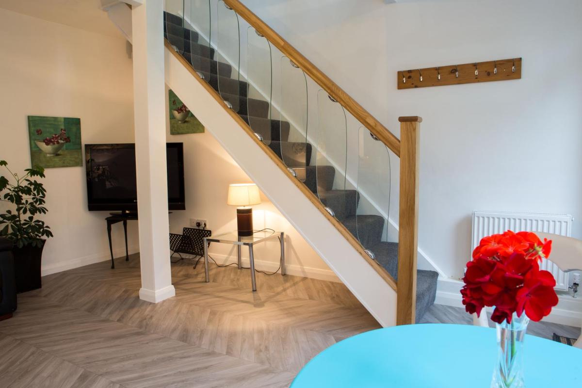 The Retreat at Plover Cottage Lindley - Housity