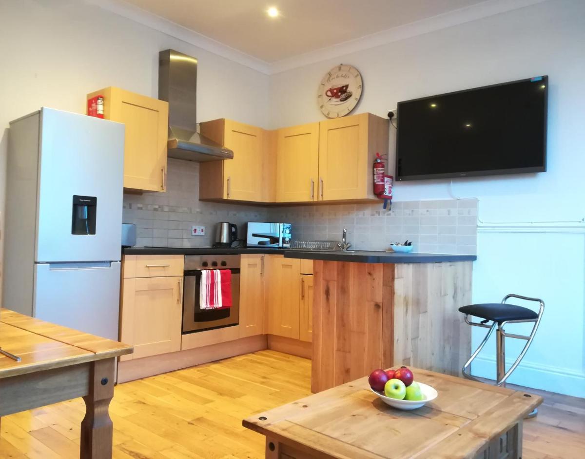 Bright and Airy, 1 Bedroom, Ground Floor Apartment, Uplands, Swansea - Housity