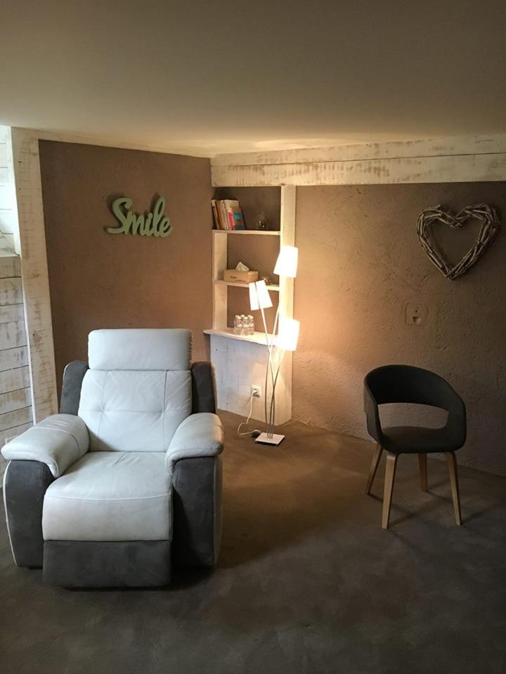 Coin salon dans l'établissement La Demeure des 2 Trésors
