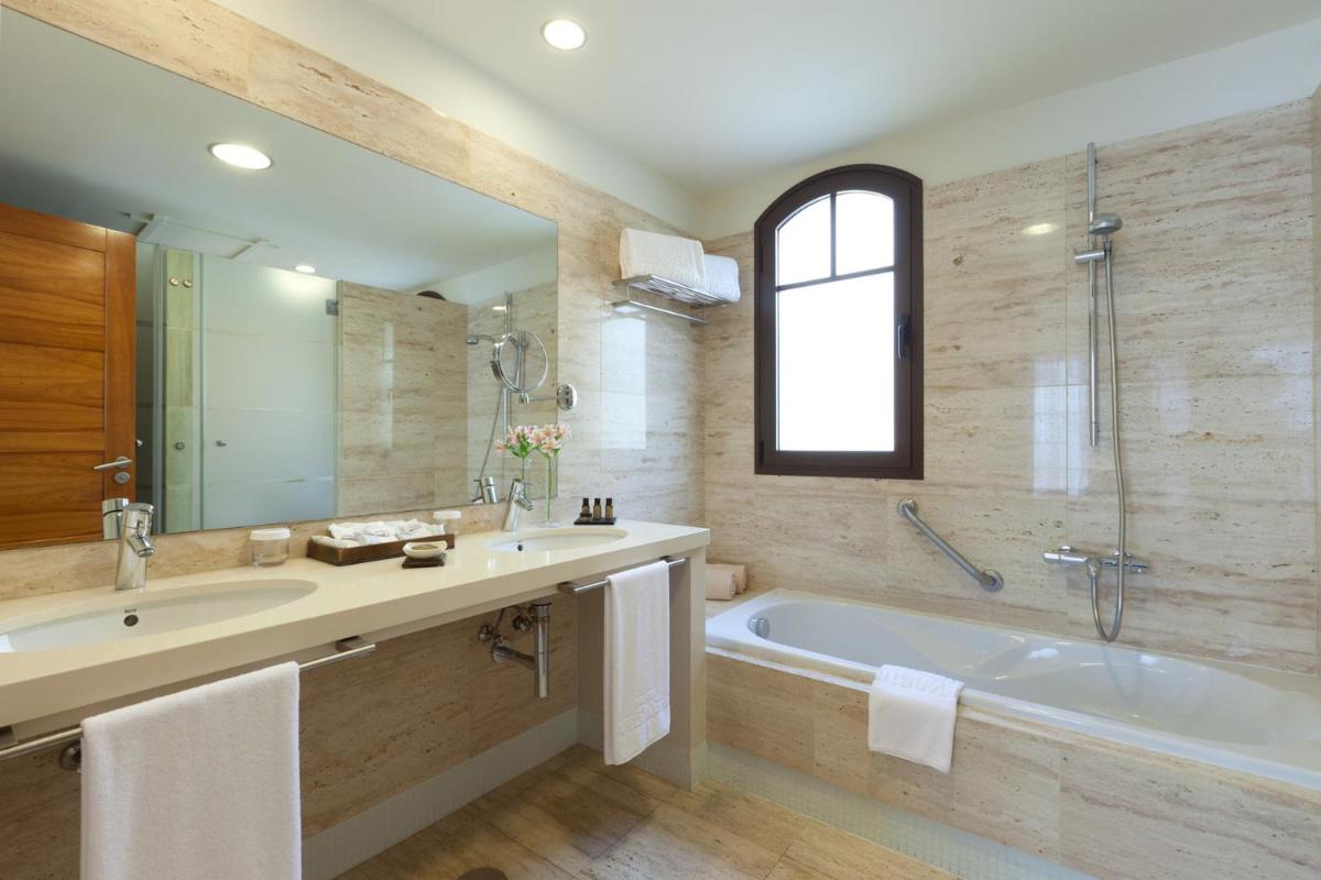 Un baño de Hotel Suite Villa Maria