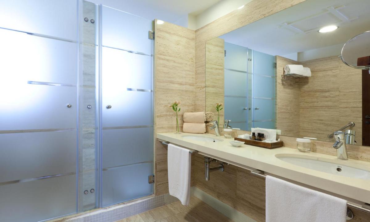 Un baño de Hotel Suite Villa Maria