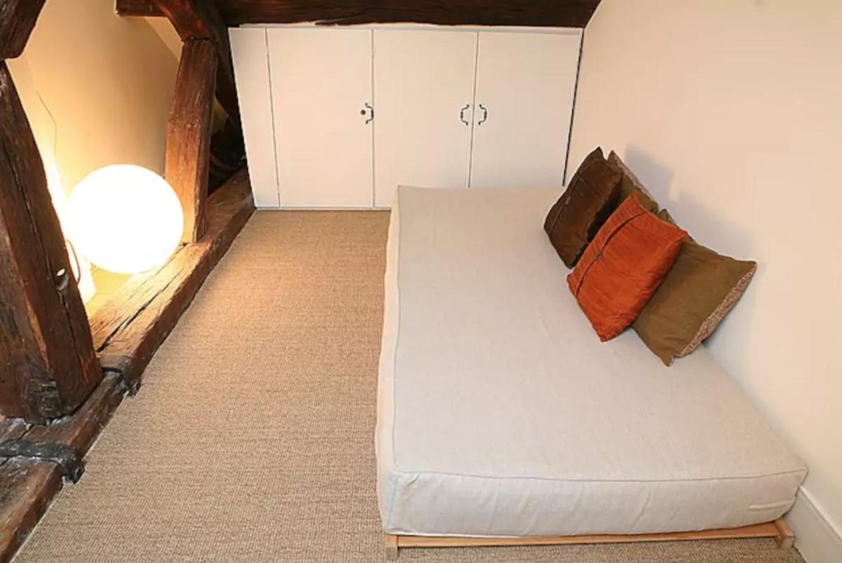 Charming Cosy Triplex in Trendy Marais - Housity