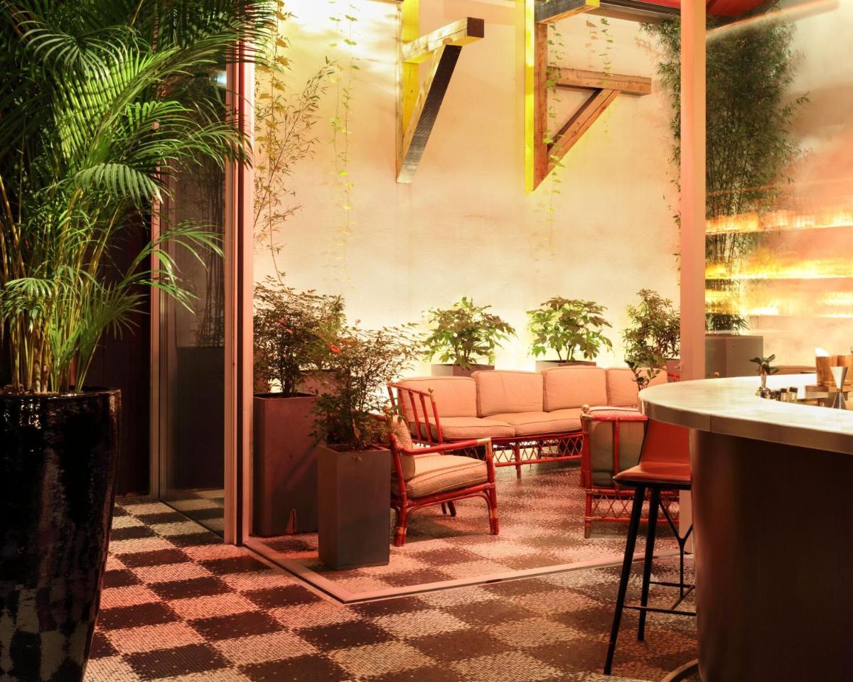 Coin salon dans l'établissement Hotel Les Bains Paris