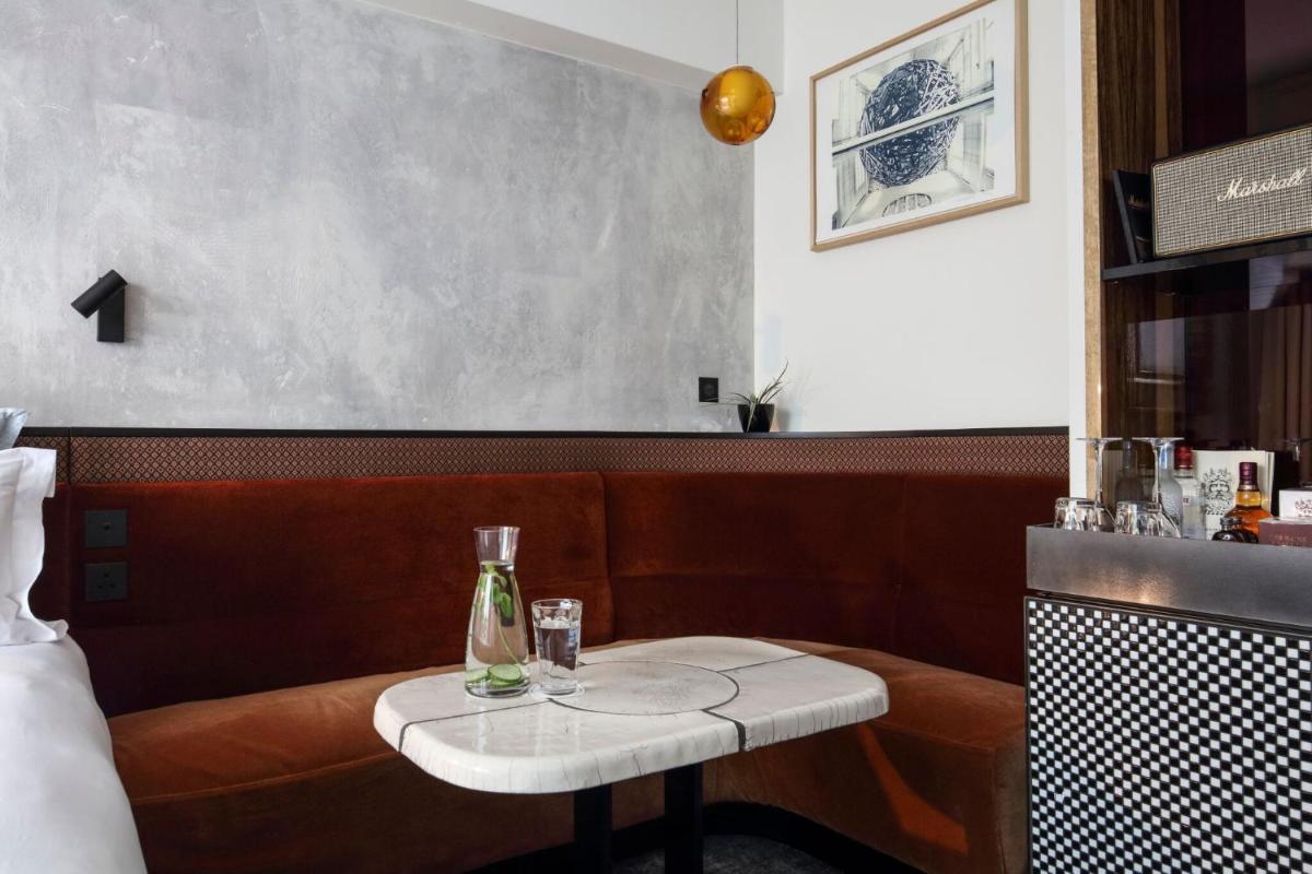 Boissons dans l'établissement Hotel Les Bains Paris