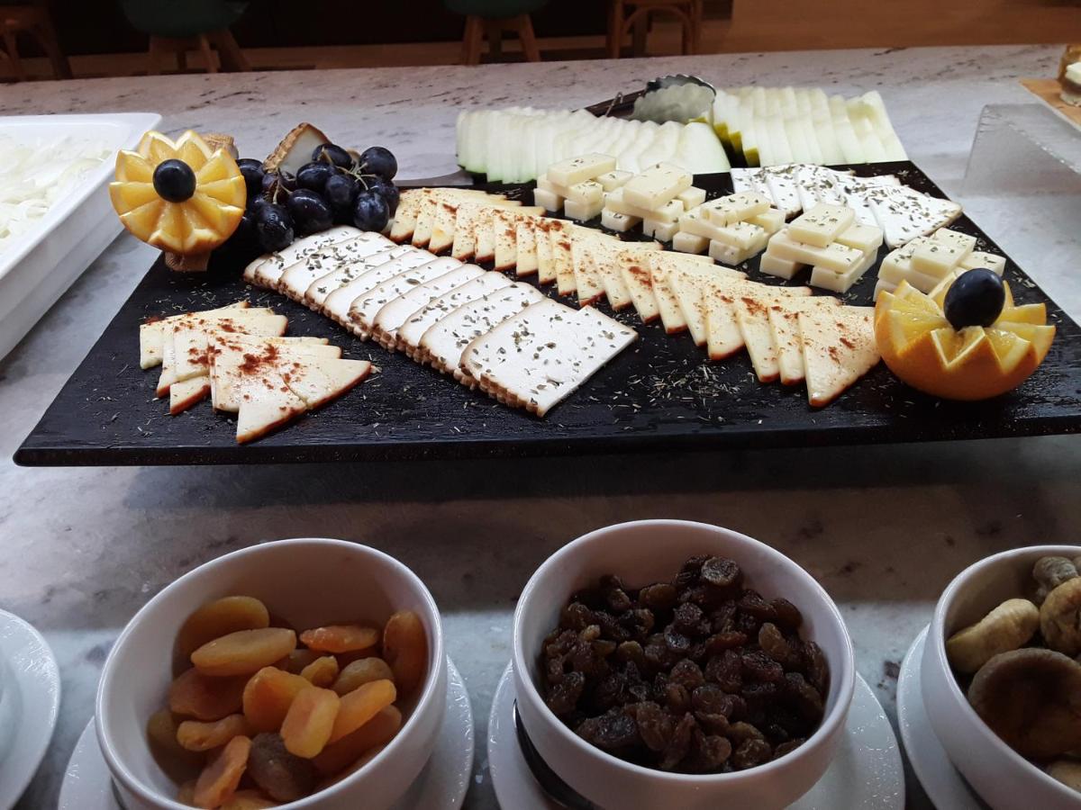 Comida en o cerca de este hotel