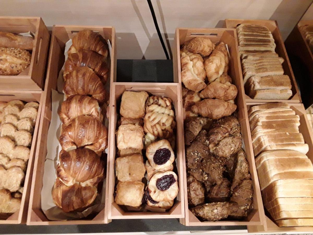 Comida en o cerca de este hotel