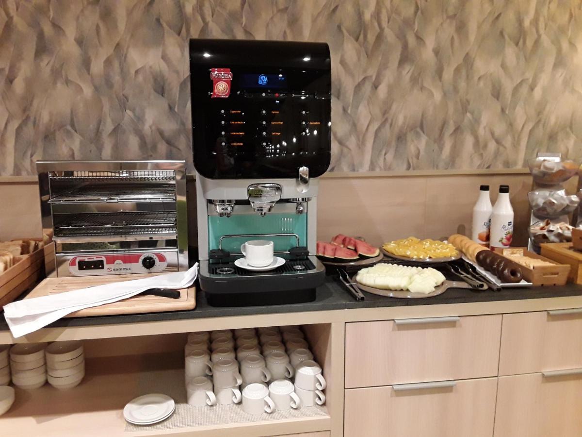 Una cocina o zona de cocina en Gara Suites Golf & Spa