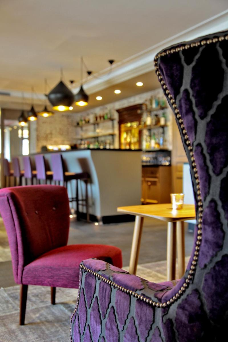 Coin salon dans l'établissement Les Glycines - Hôtel & Spa - Teritoria