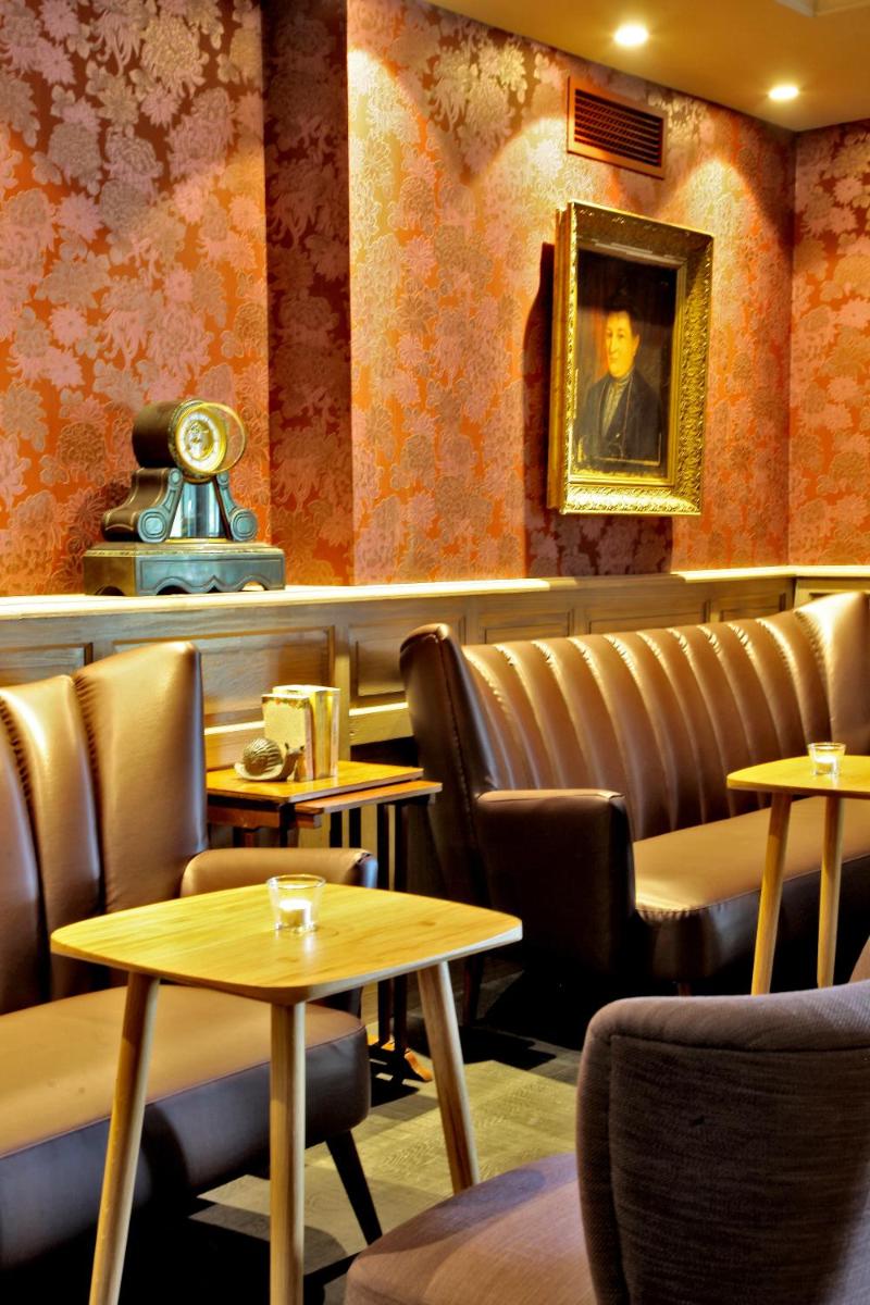 Coin salon dans l'établissement Les Glycines - Hôtel & Spa - Teritoria