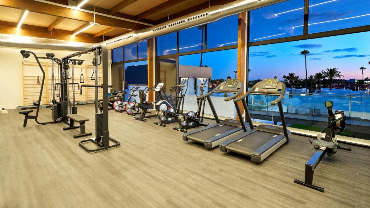 Gimnasio o instalaciones de fitness de Club Maspalomas Suites & Spa - Adults Only