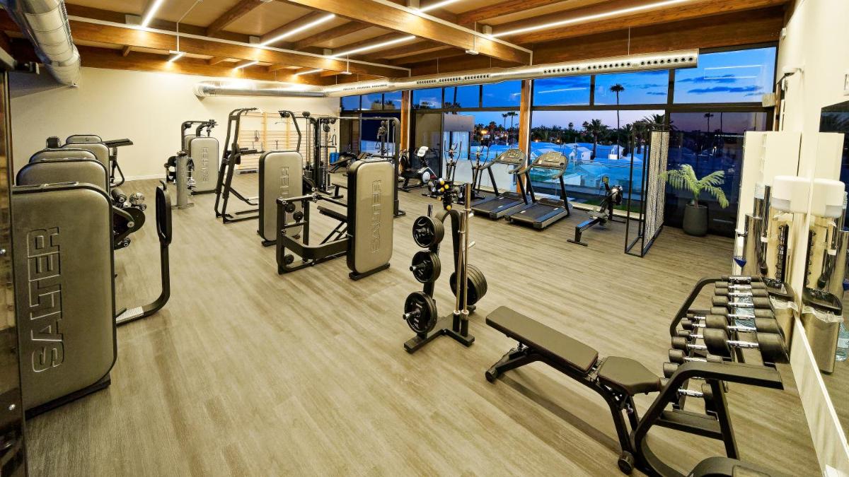 Gimnasio o instalaciones de fitness de Club Maspalomas Suites & Spa - Adults Only