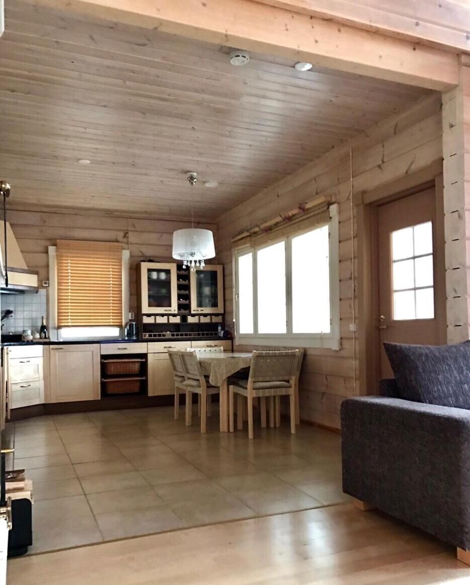 Big Cottage By The Lake - Housity