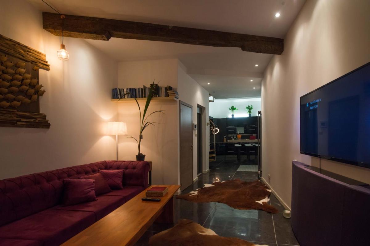 full 4 floors house at the center - Housity