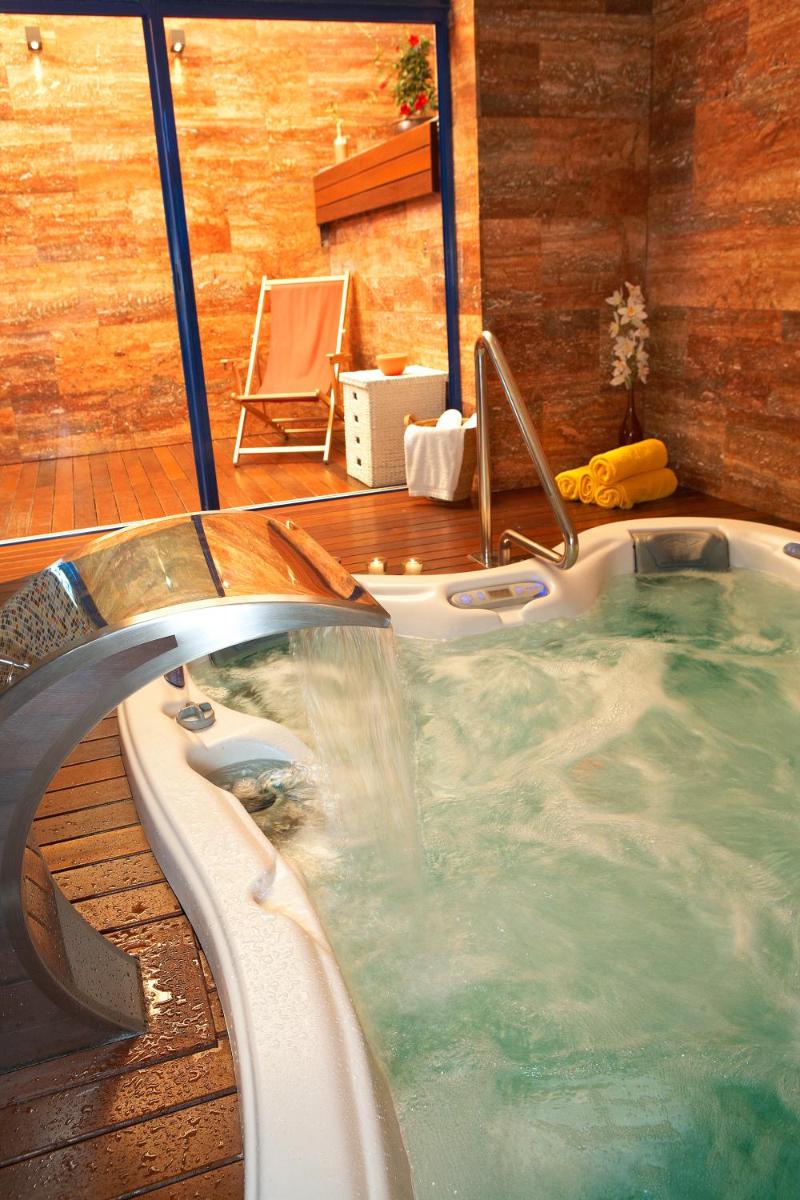 Un baño de Hotel Spa Cap de Creus