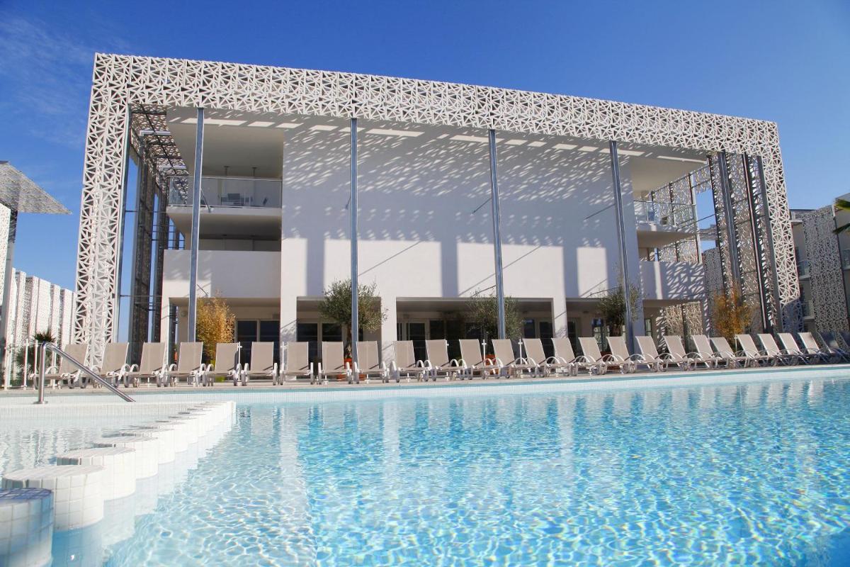 Piscine de l'établissement Appart'Hotel Odalys Nakâra ou située à proximité