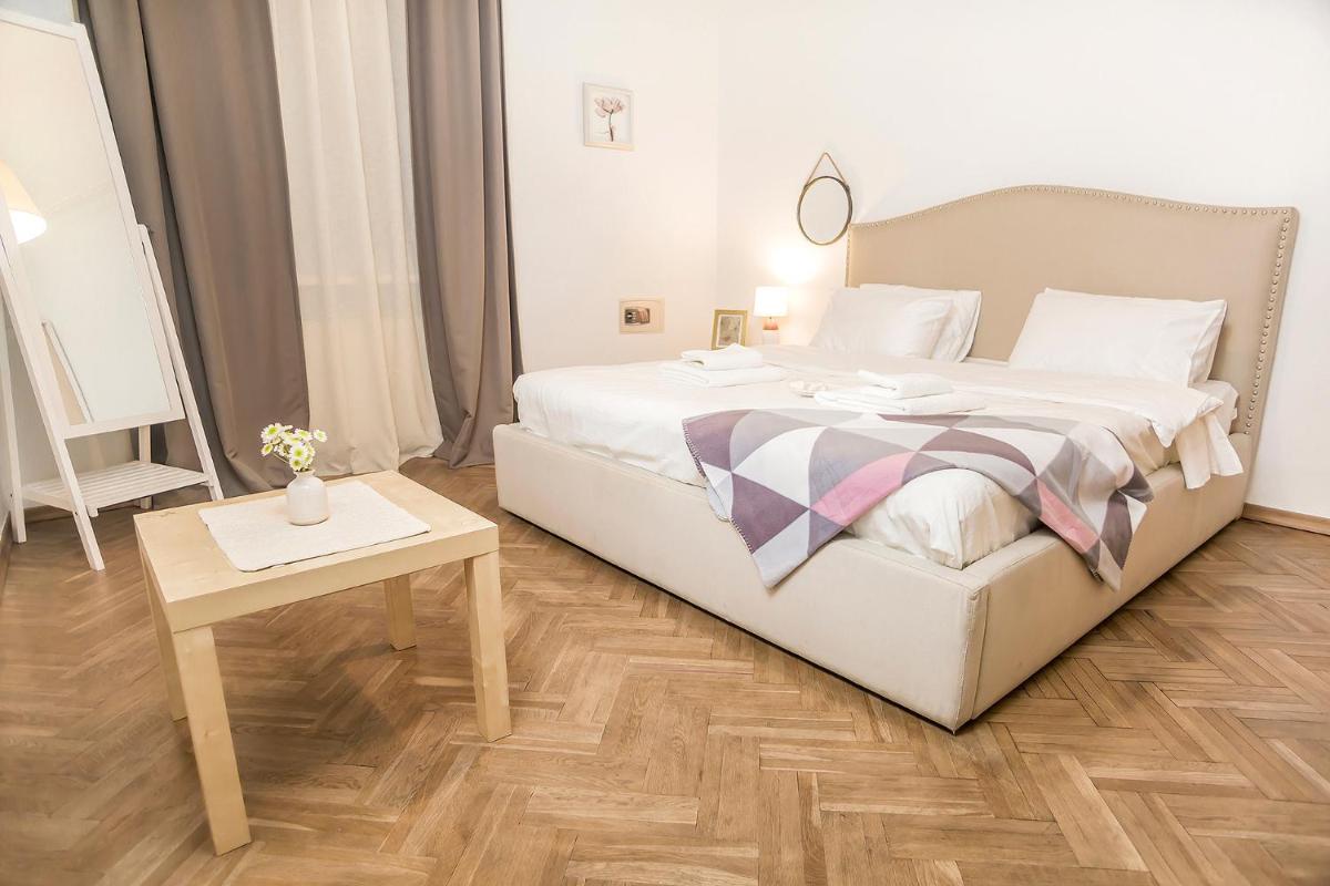 Tbilisi center 2 BD 80sq with Balcony and High ceiling - Housity