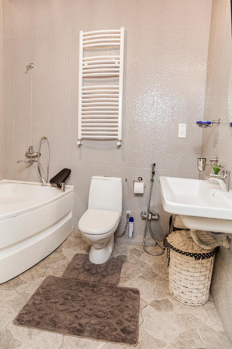 Suitetrails - Tbilisi center 2 BD 80sq with Balcony and High ceiling