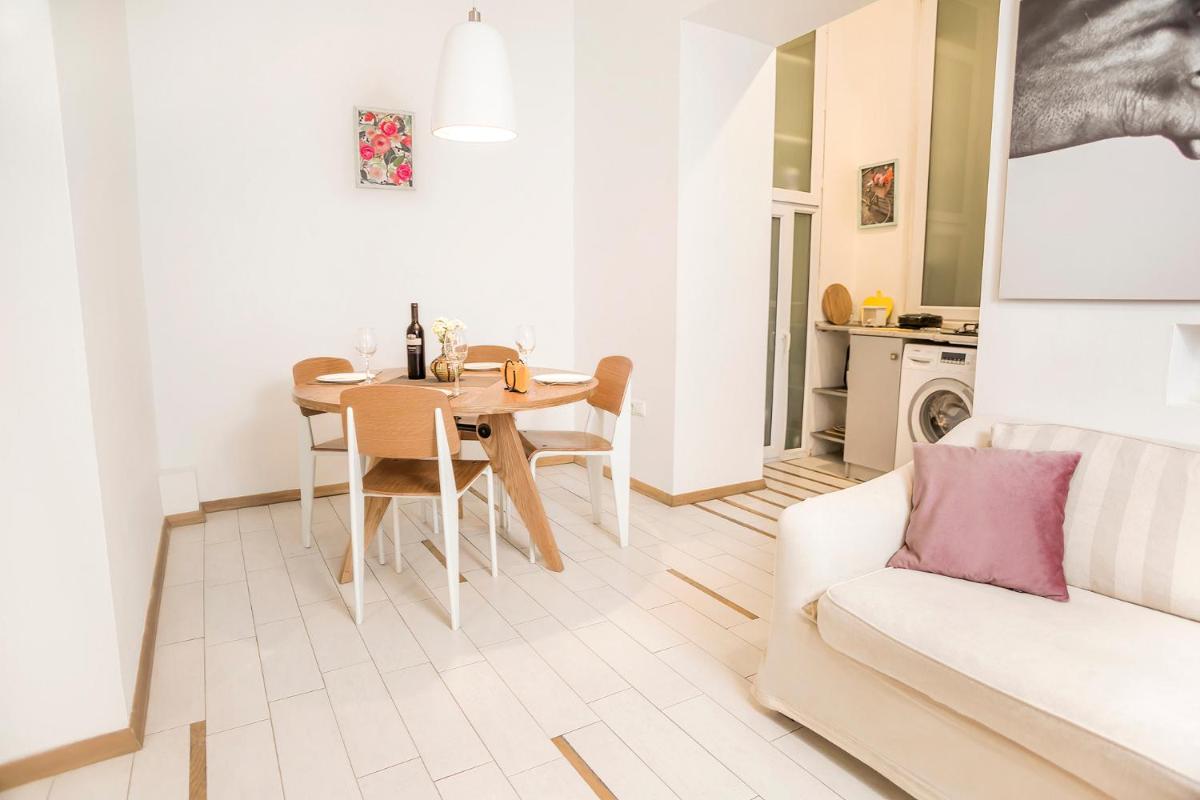 Tbilisi center 2 BD 80sq with Balcony and High ceiling - Housity