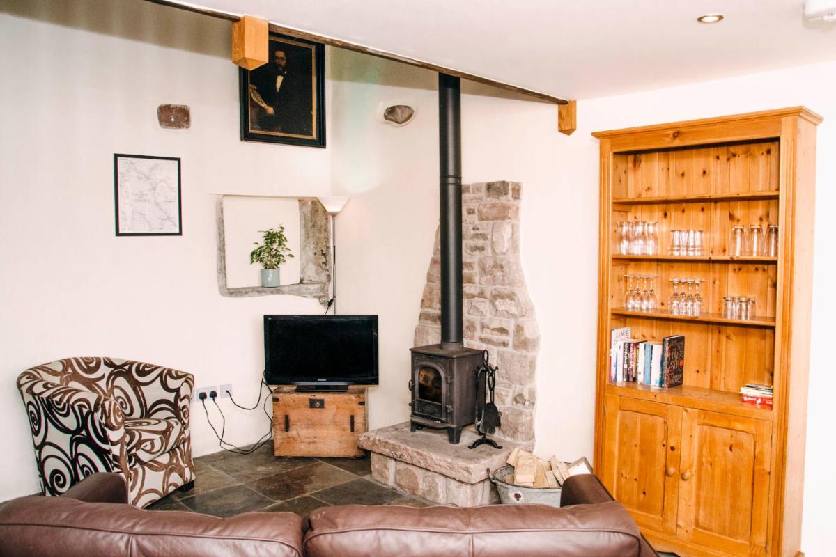 Hay Barn - Housity