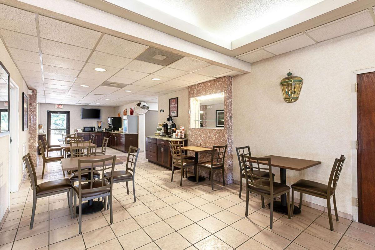 Econo Lodge Vero Beach - Downtown - Housity