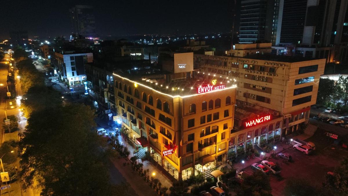 Envoy Continental Hotel - Housity