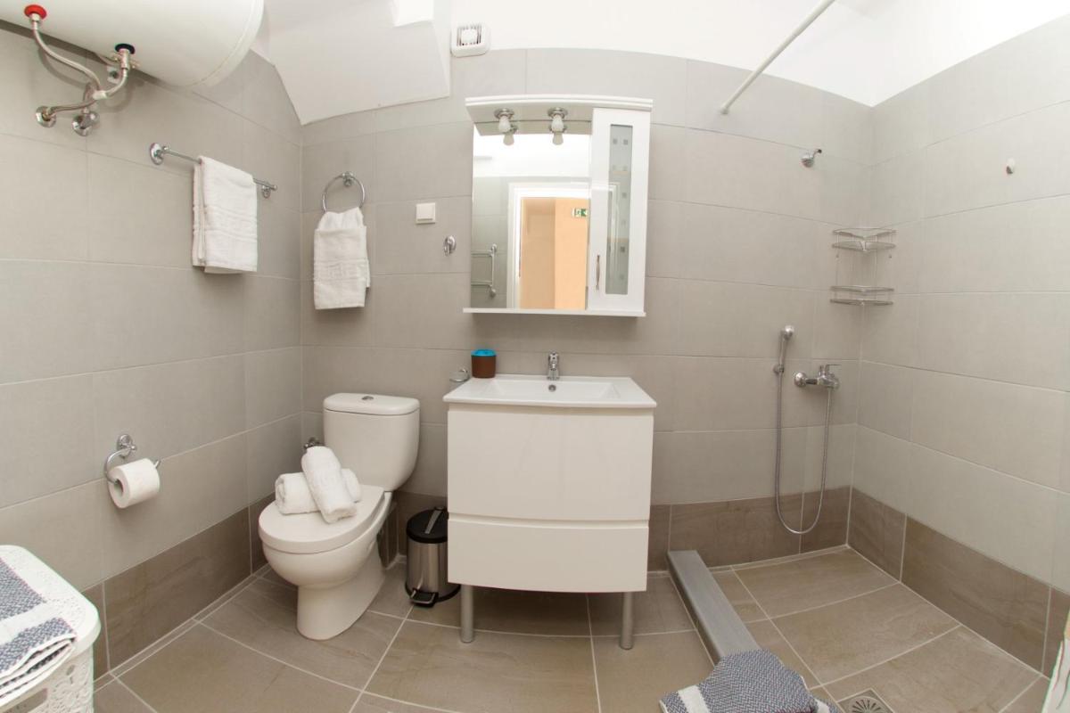 Suitetrails - Lagoon view apartment - Orange Guest House