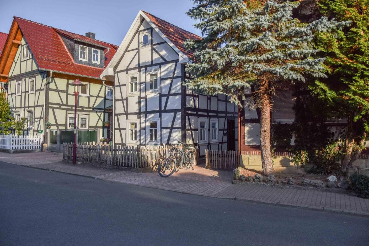 Die drei Haselnüsse - Housity