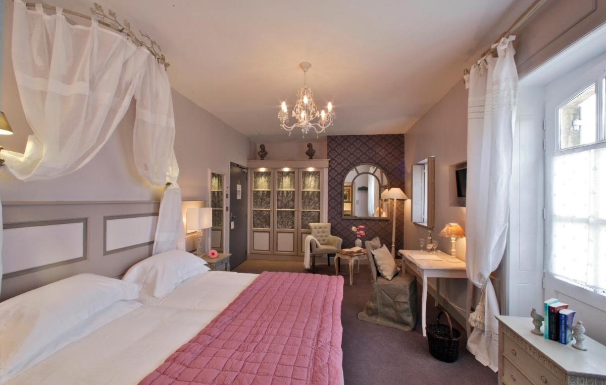 Un ou plusieurs lits dans un hébergement de l'établissement Les Glycines - Hôtel & Spa - Teritoria