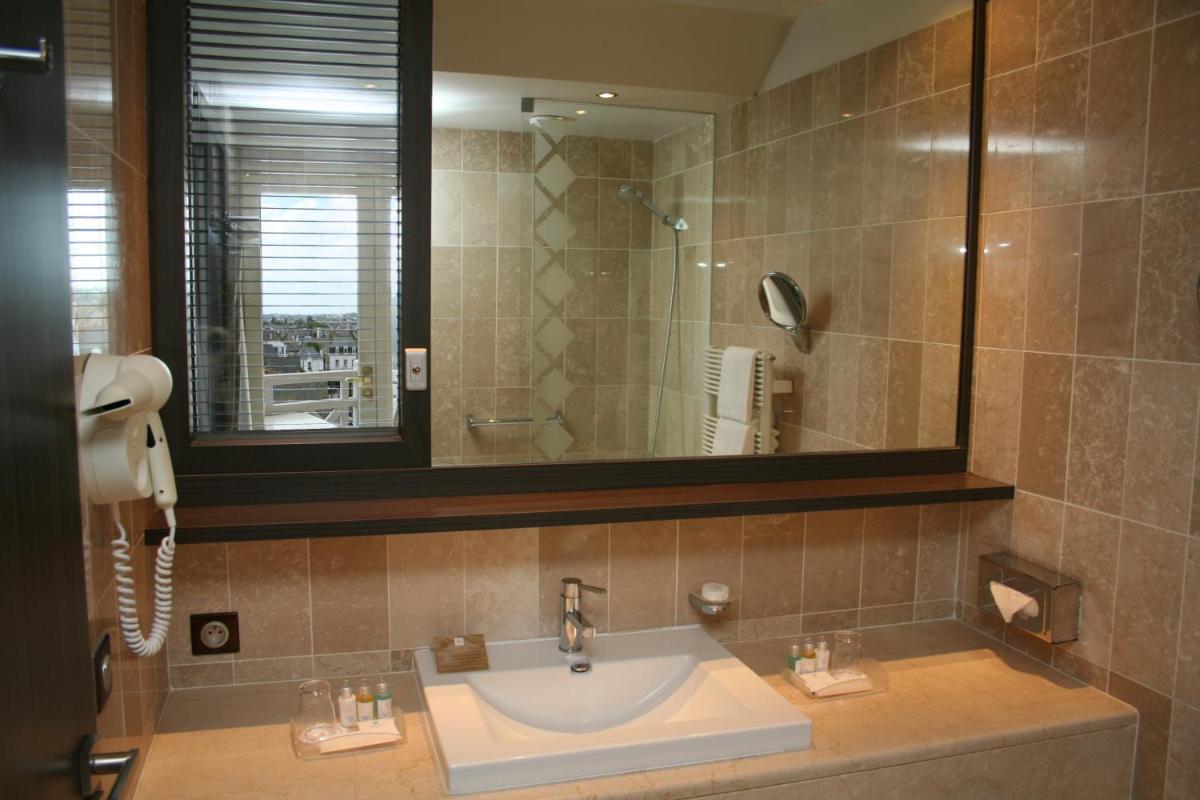 Salle de bains dans l'établissement Grand Hôtel Des Thermes