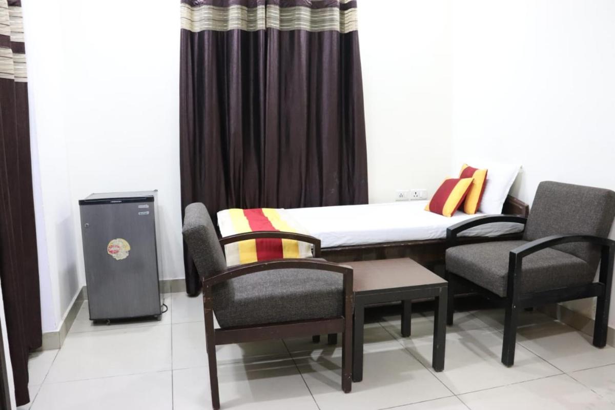 Hotel Marigold - Housity