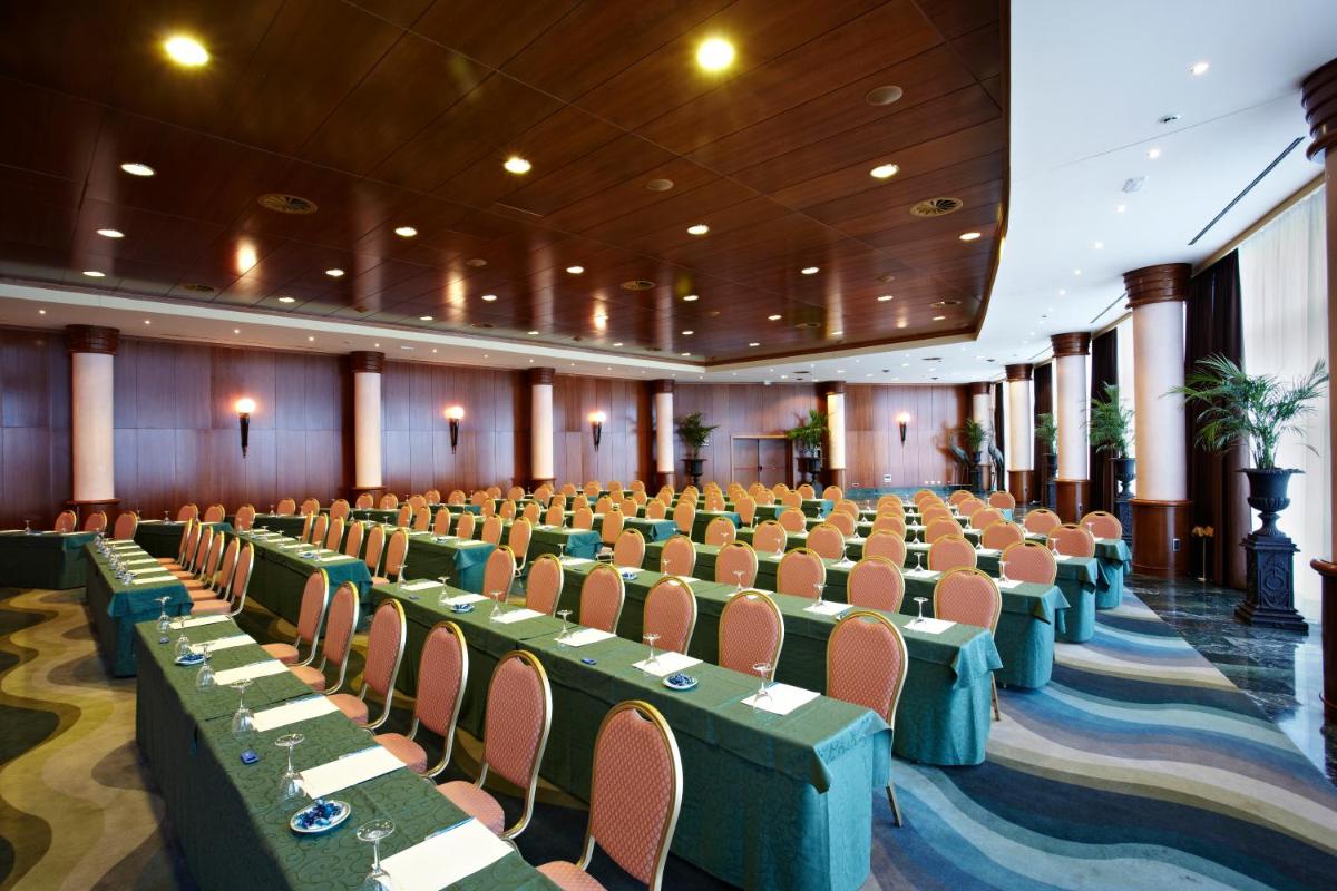Zona business o sala de conferencias en GPRO Valparaiso Palace & Spa