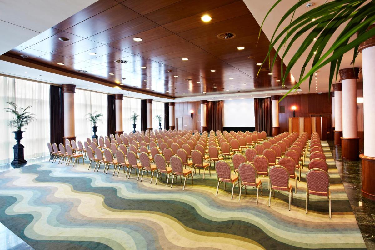 Zona business o sala de conferencias en GPRO Valparaiso Palace & Spa