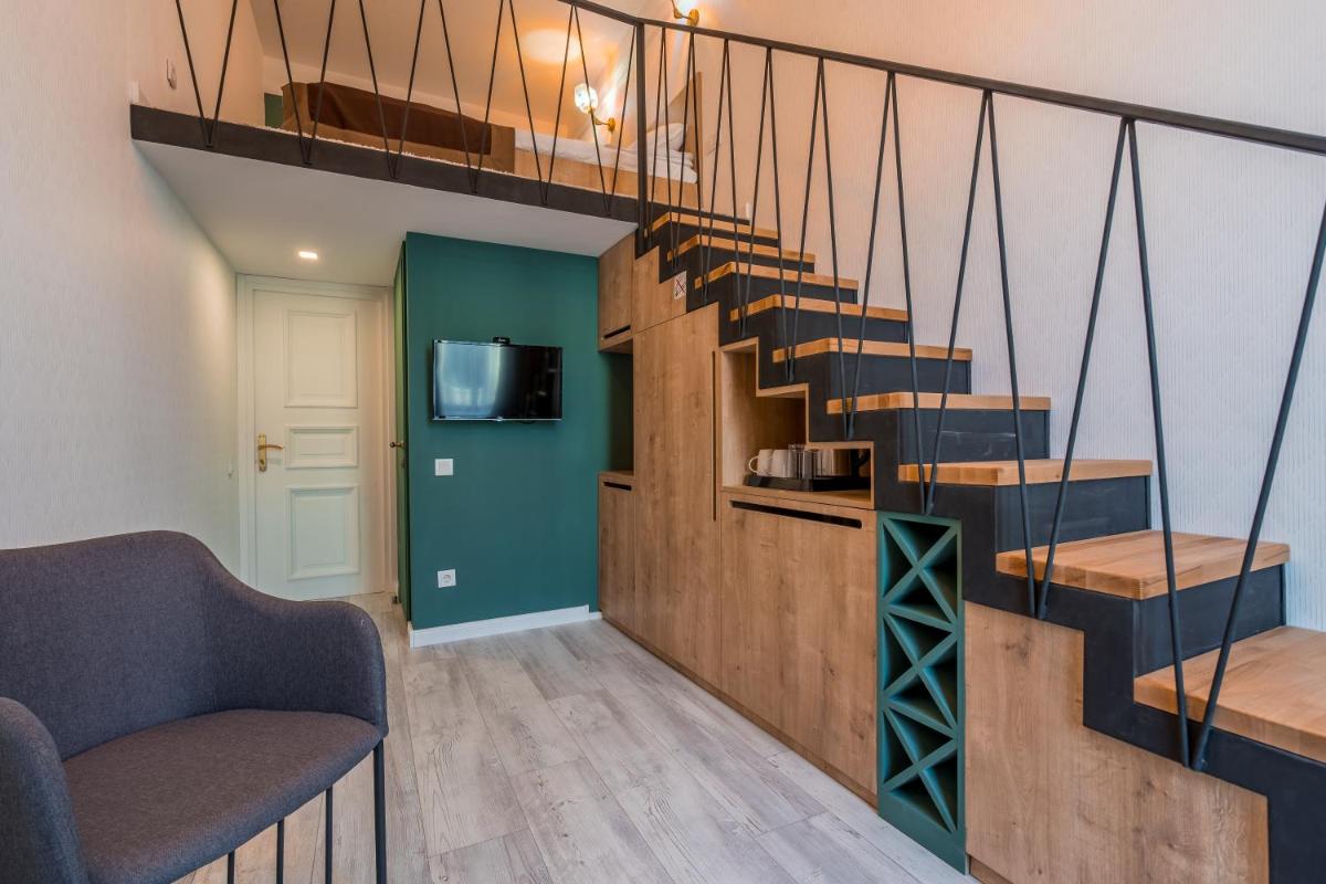 Mini Hotel on Aghmashenebeli Ave - Housity