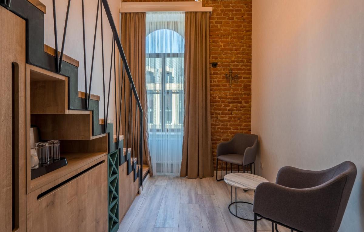Mini Hotel on Aghmashenebeli Ave - Housity