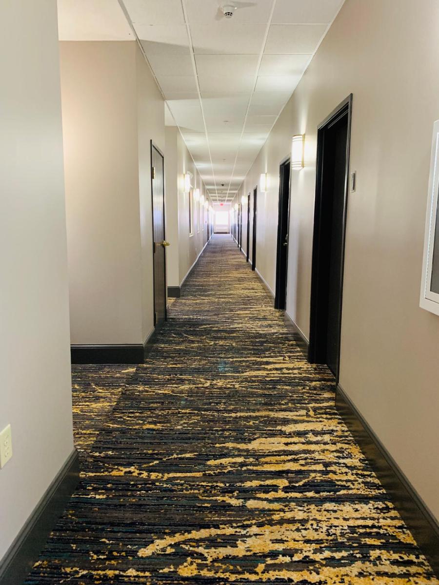 BridgePointe Inn & Suites by BPhotels, Lincoln I-80 & 27th St - Housity