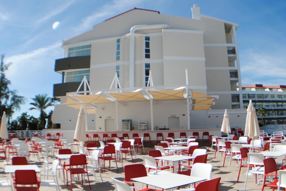 Un restaurante o sitio para comer en Gara Suites Golf & Spa