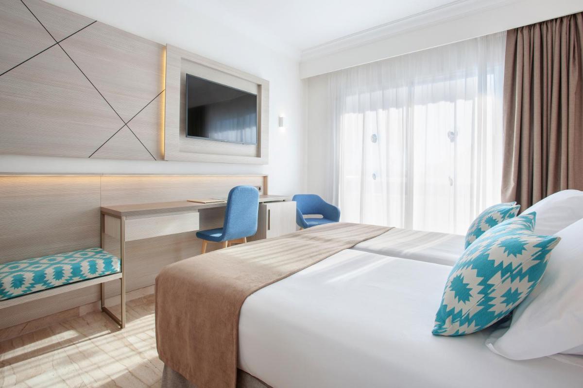Cama o camas de una habitación en Grupotel Los Príncipes & Spa