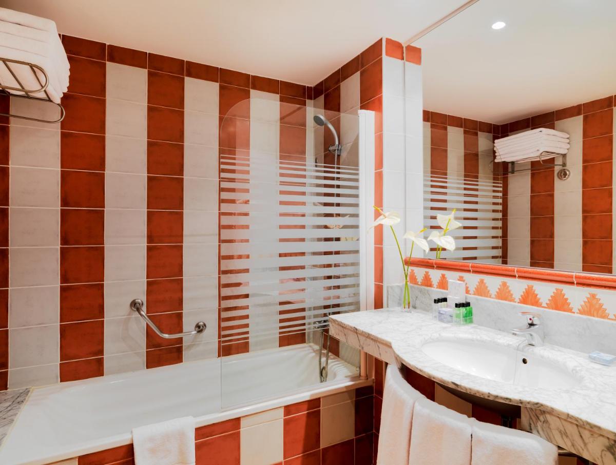 Un baño de H10 Salauris Palace