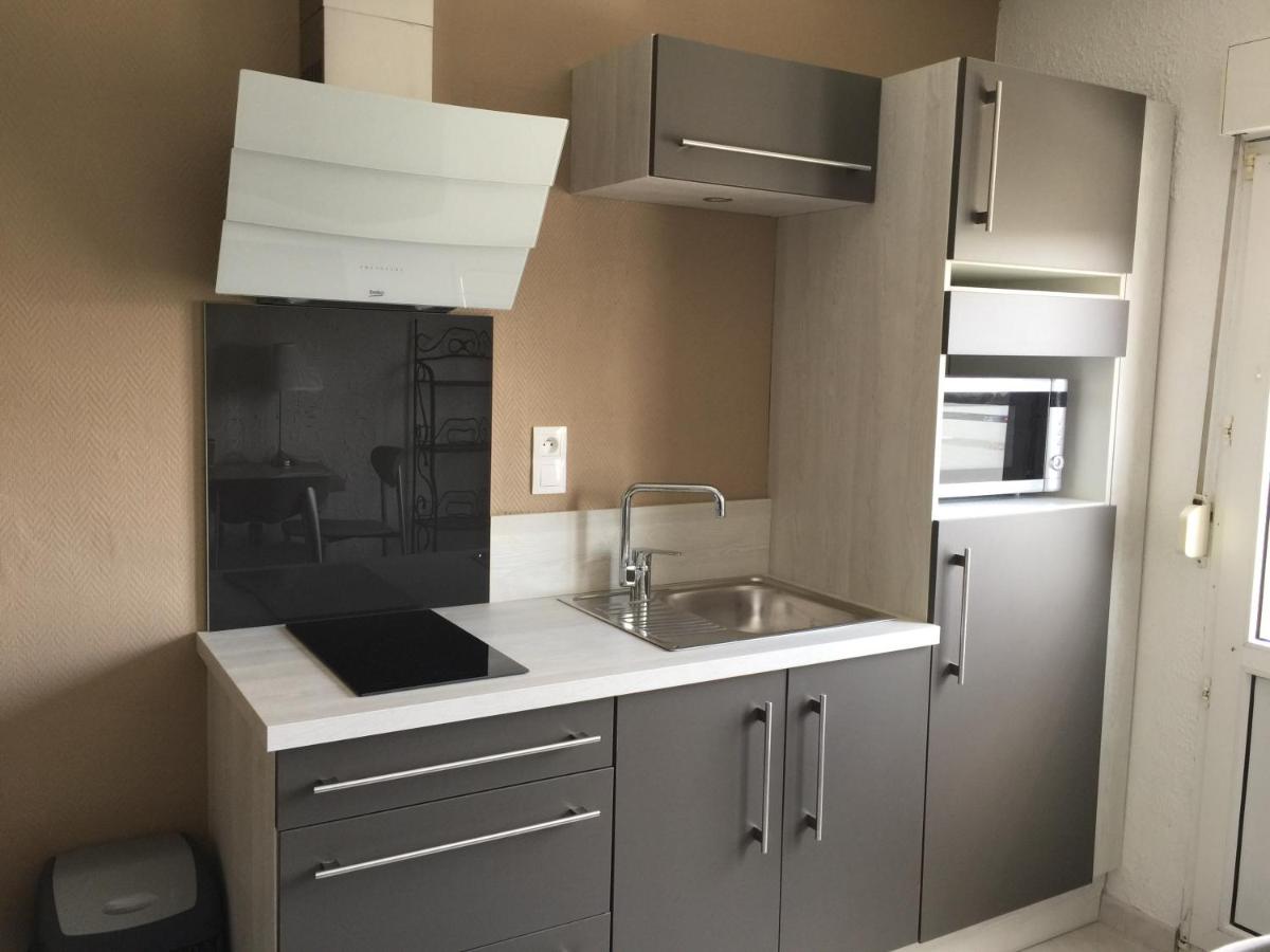 Cuisine ou kitchenette dans l'établissement La Maison Blanche