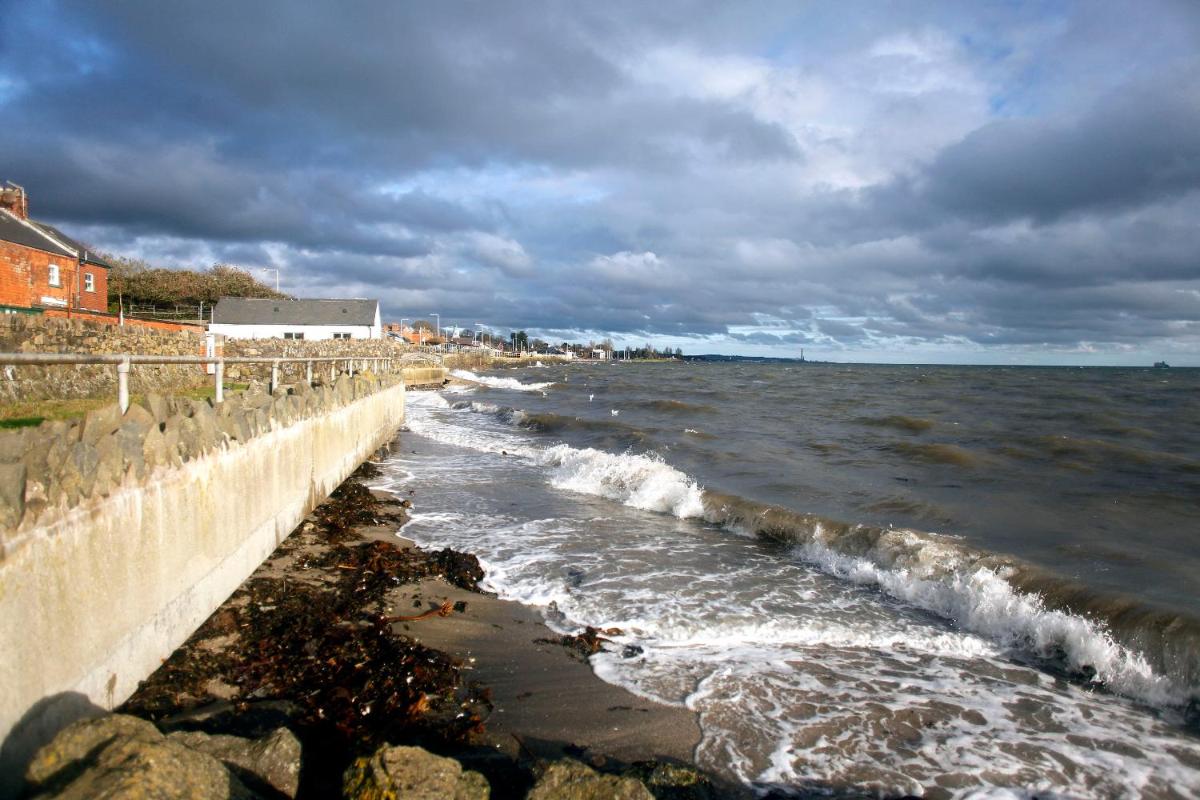 Coastguard Boat House on Belfast Lough - Housity