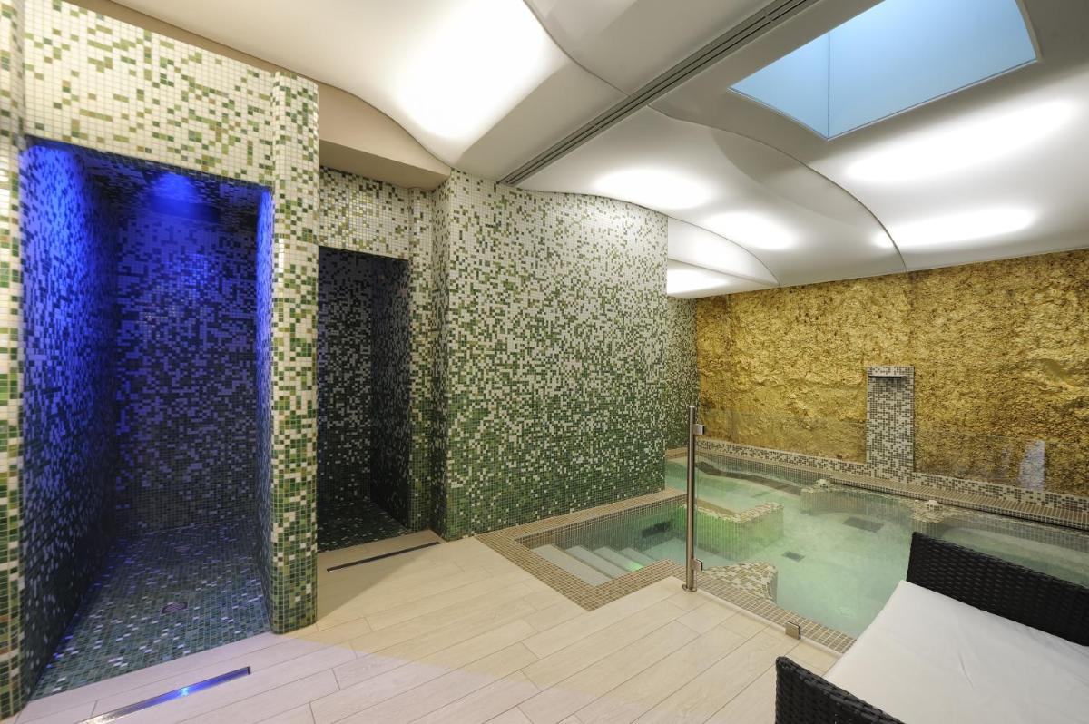 Hotel Bertusi - Housity