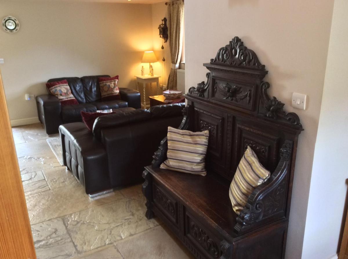 West end cottage and shippon - Housity