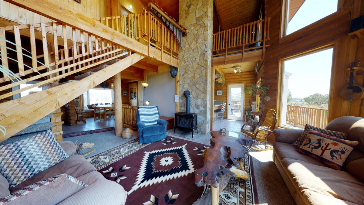 Juniper Ridge 5 BR Family Cabin - Housity