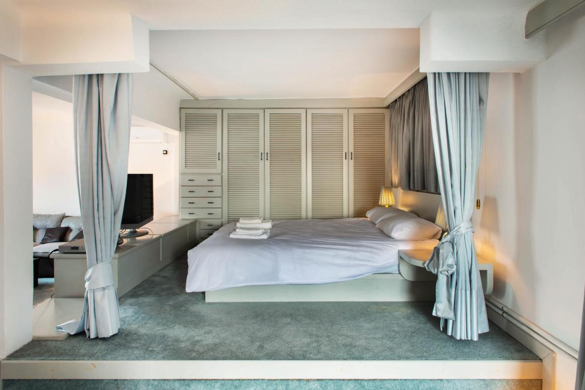 Athens Penthouse Suite on 6th floor - Housity