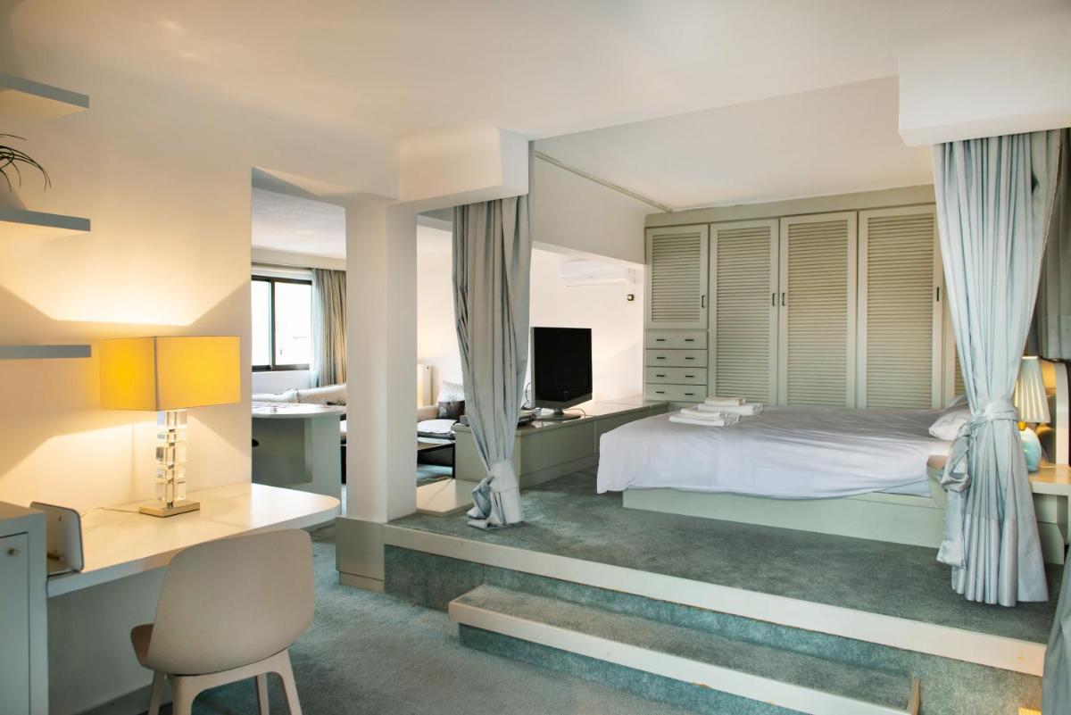 Athens Penthouse Suite on 6th floor - Housity