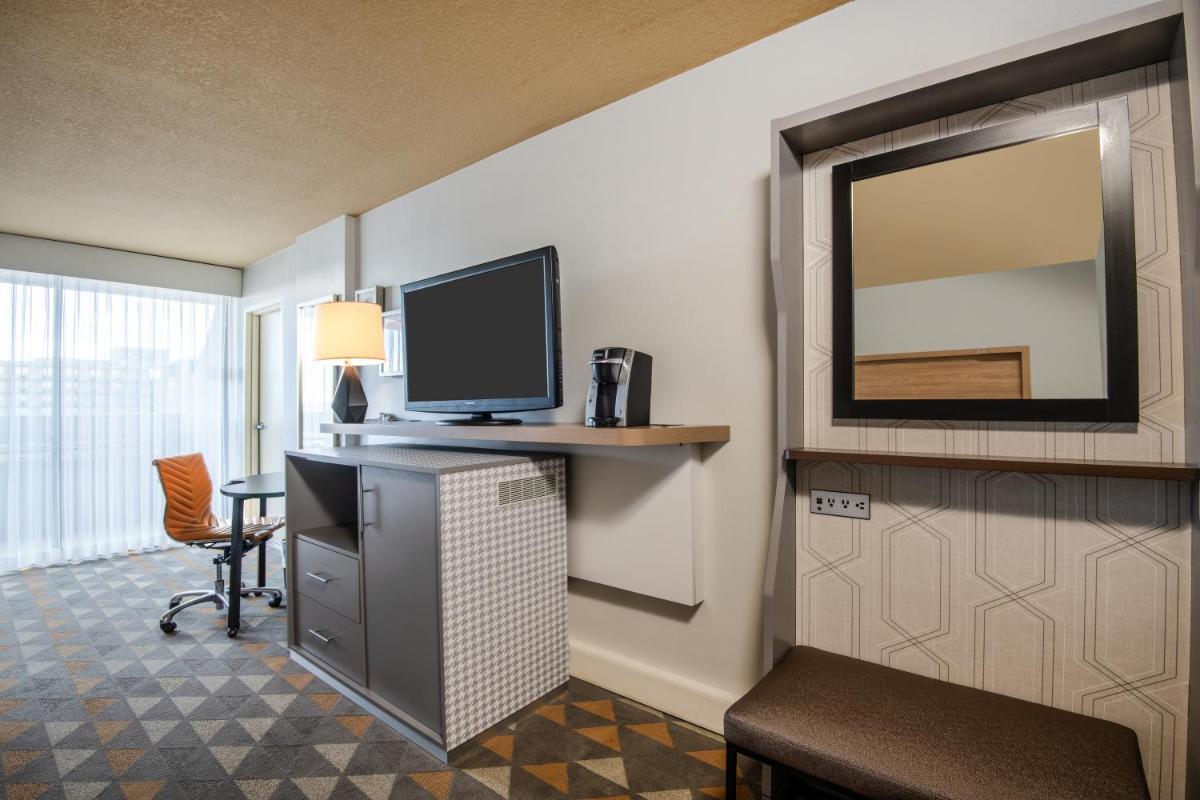Holiday Inn Denver East by IHG - Housity