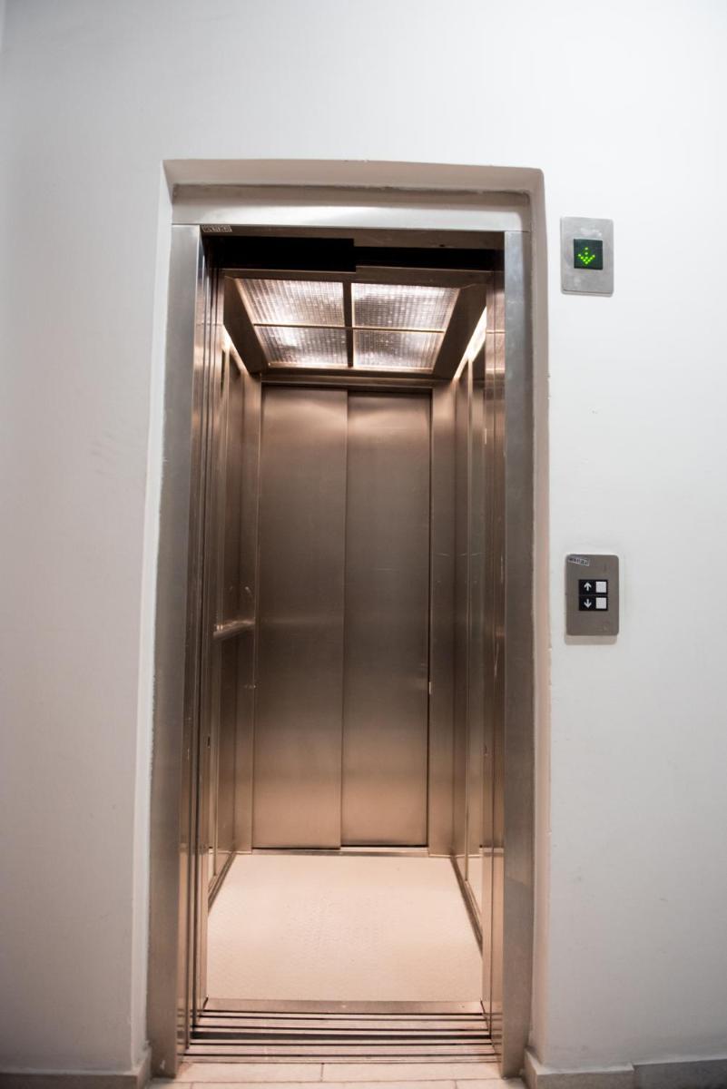 Leiland #colony_White_Tower_Suite - Housity