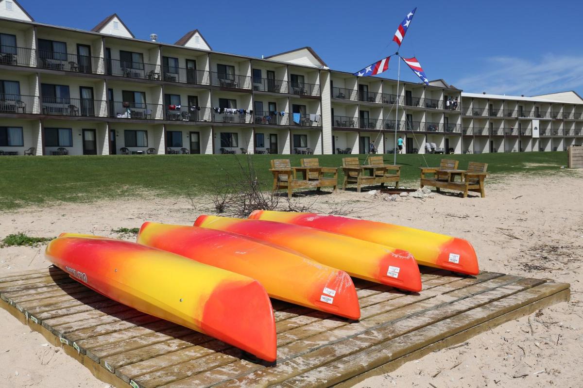 Bavarian Haus Lakefront Inn - Housity